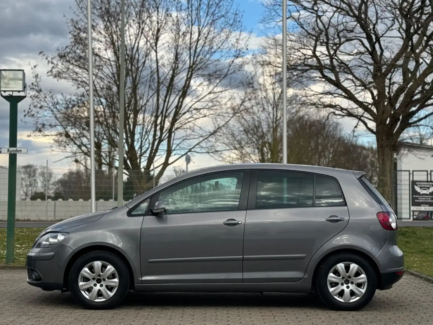 Volkswagen Golf Plus V United*KLIMAAUT.*TEMP.*SHZ*PDC*TÜV* Grau - 2