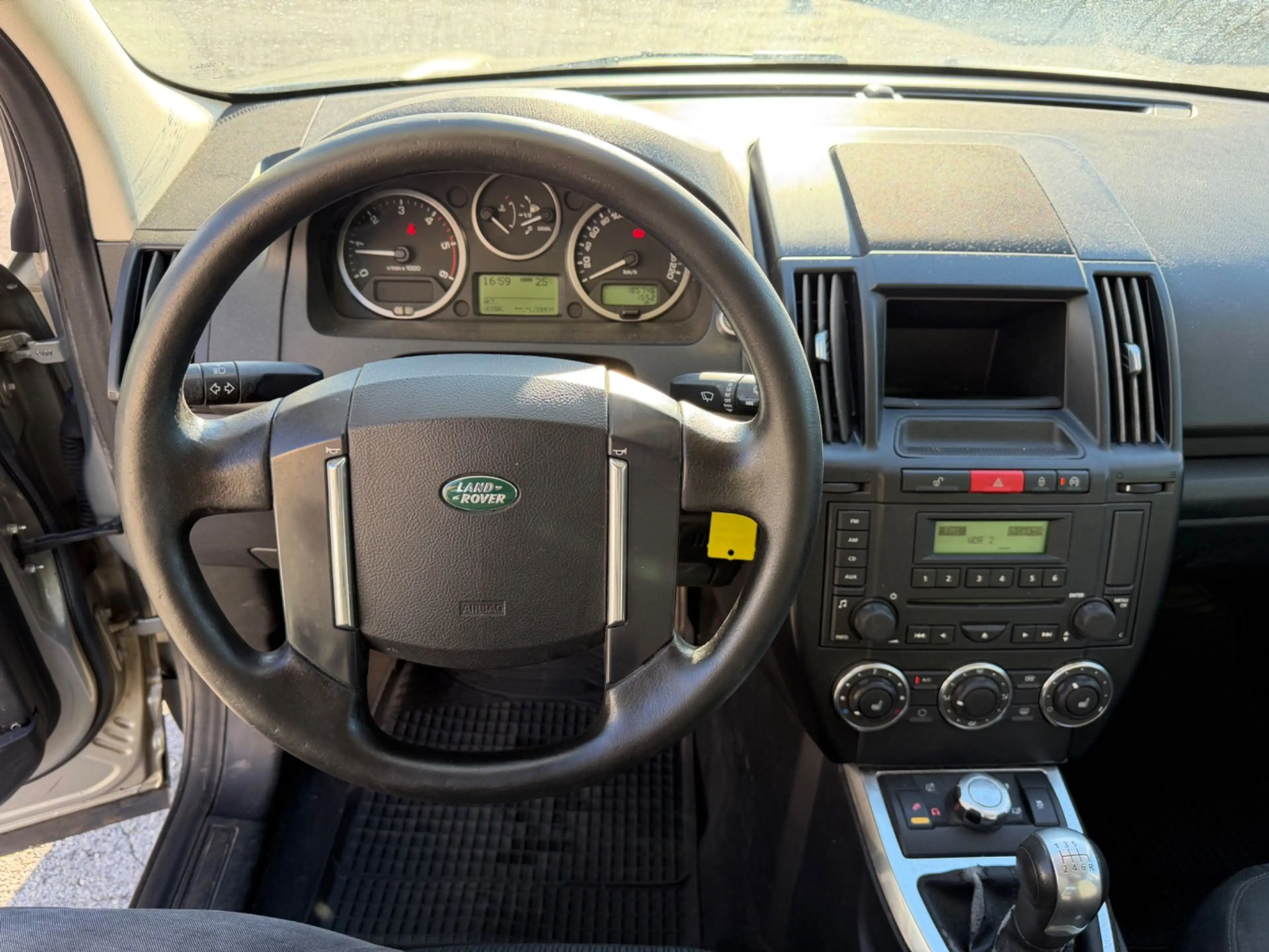 Land Rover Freelander 2 2.2 TD4 1.HAND AWD | SHZ | PDC — photo 9