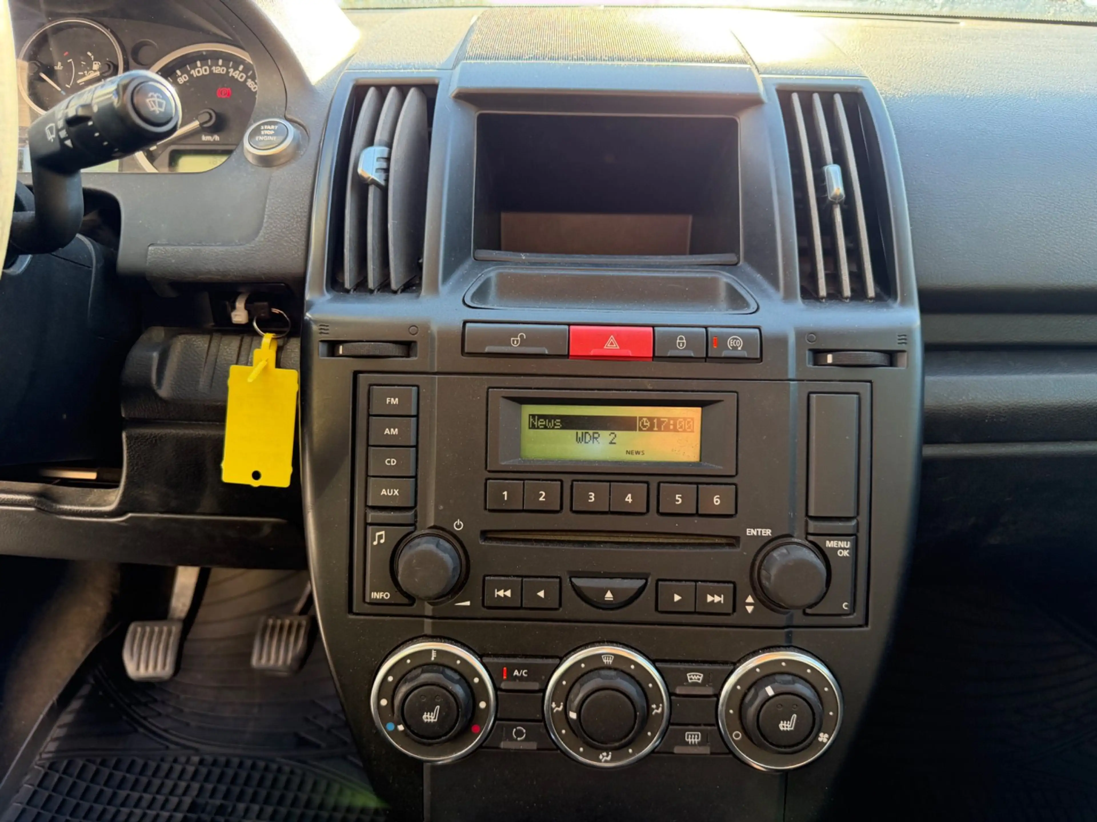 Land Rover Freelander 2 2.2 TD4 1.HAND AWD | SHZ | PDC — photo 11