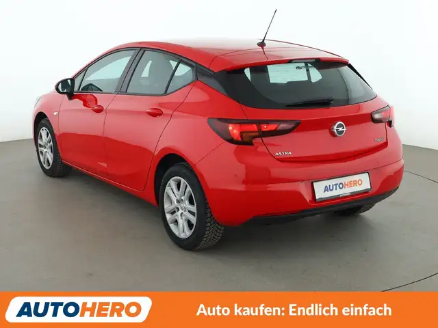 Opel Astra view 4