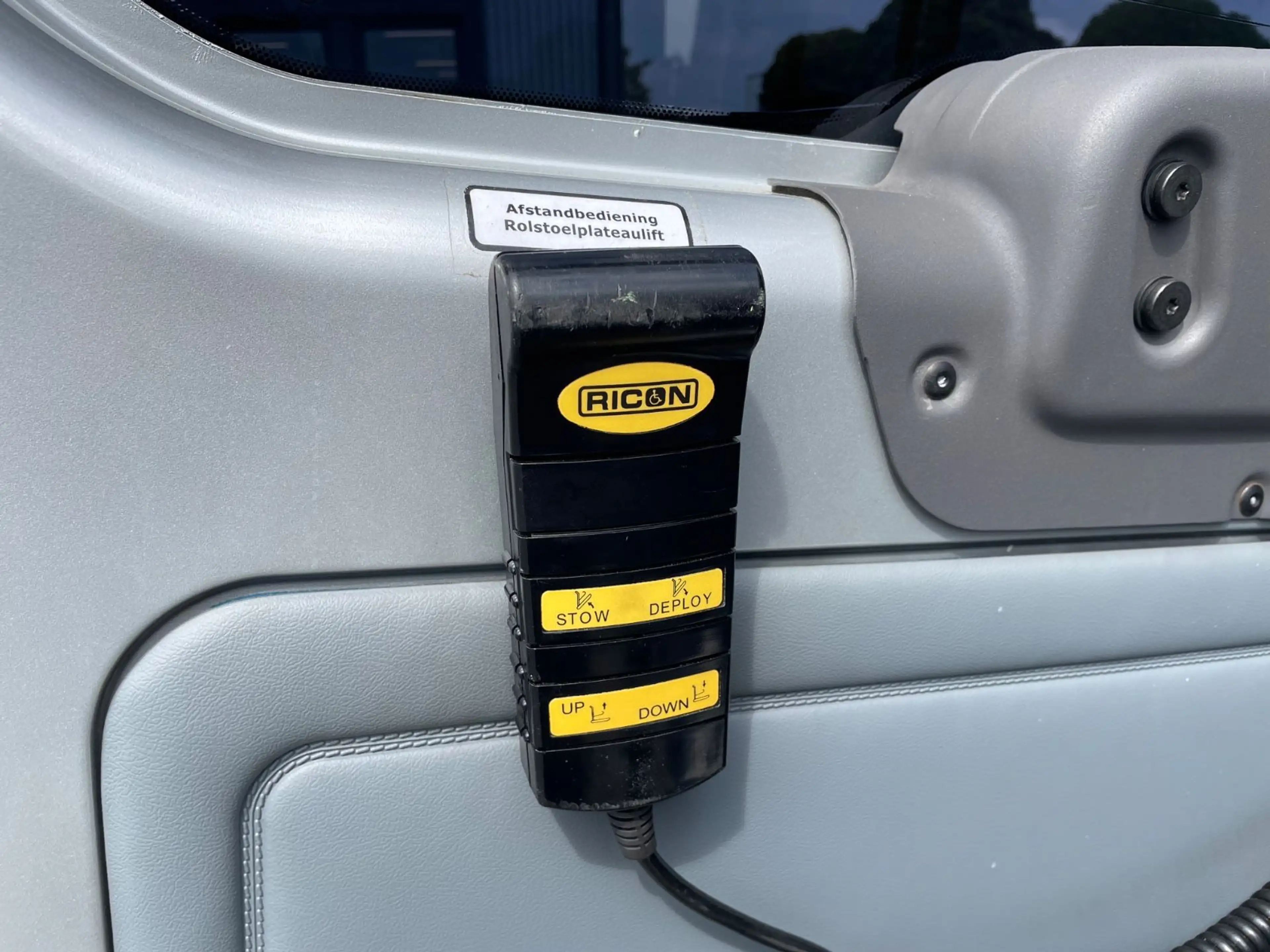 Ford Transit Kombi FT 300 K/NUR 61t.KM/RAMPE/4-SITZE/ — photo 14