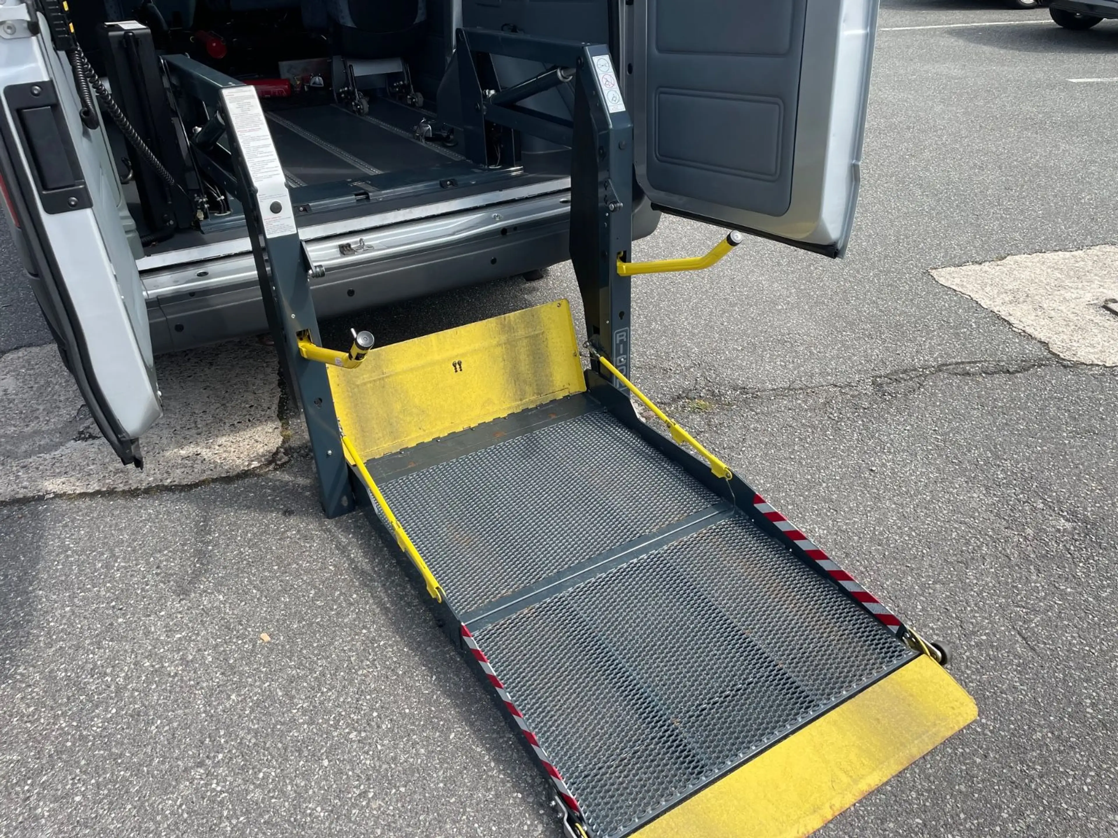 Ford Transit Kombi FT 300 K/NUR 61t.KM/RAMPE/4-SITZE/ — photo 13