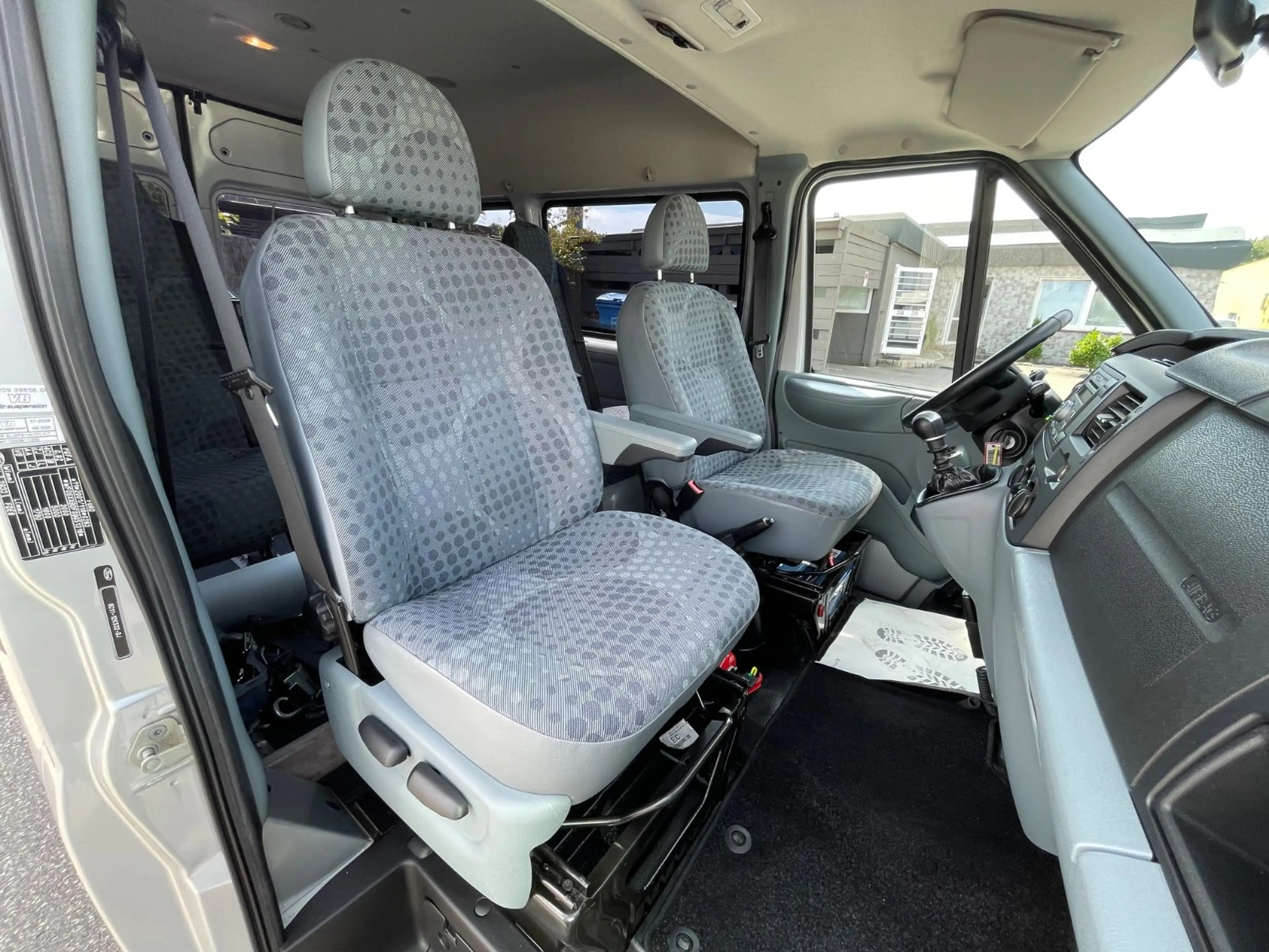 Ford Transit Kombi FT 300 K/NUR 61t.KM/RAMPE/4-SITZE/ — photo 9
