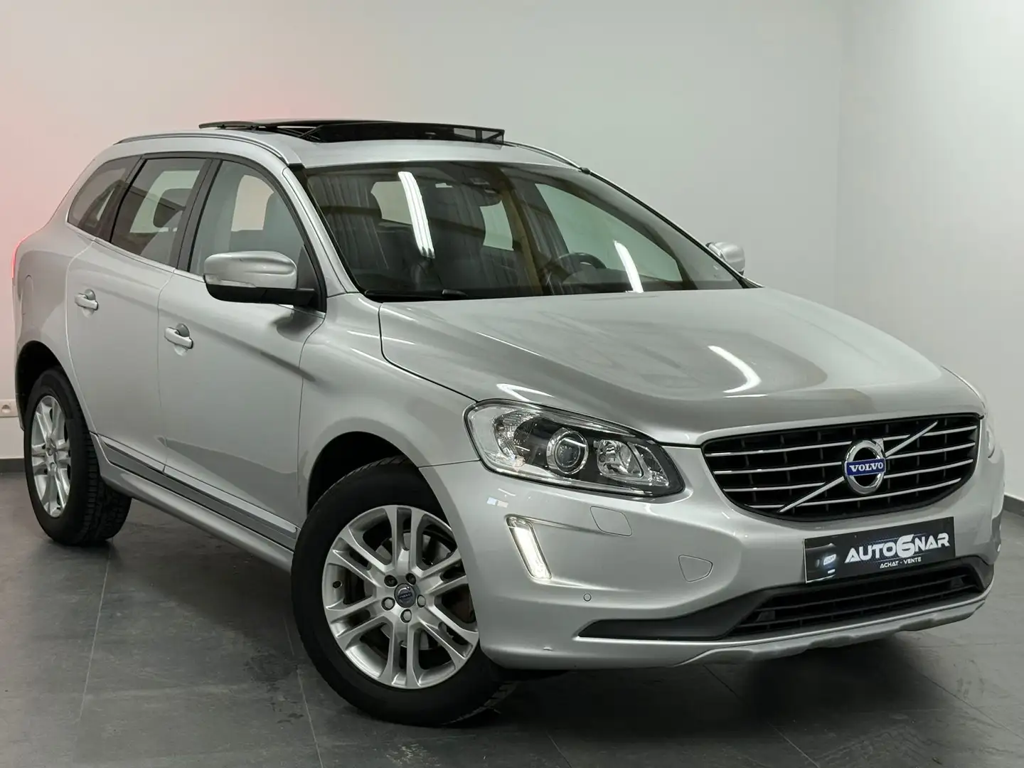 Volvo XC60 2.0 D3 Geartronic EU6 - CARNET - XENON - CUIR Šedá - 1