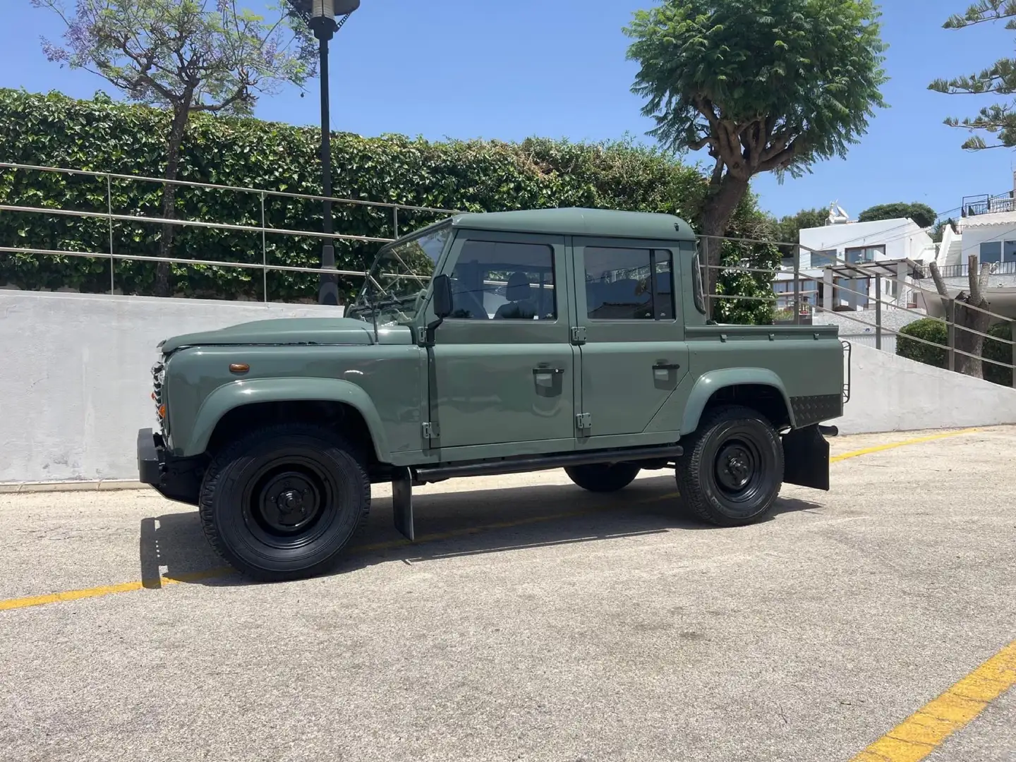 Land Rover Defender 110 Station Wagon SE Verde - 2