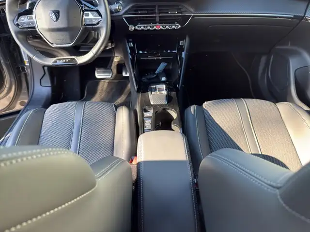Peugeot 2008 view 11