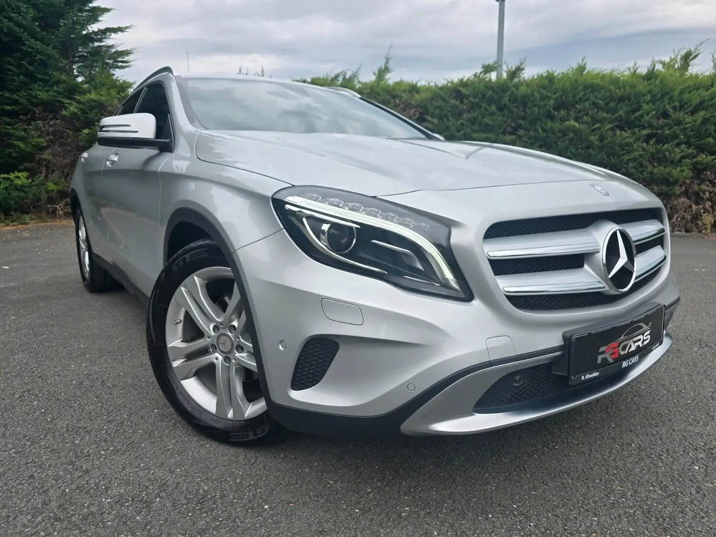 Mercedes-Benz GLA 180 Urban Xenon  Automatik Navi Anhänger Argent - 1