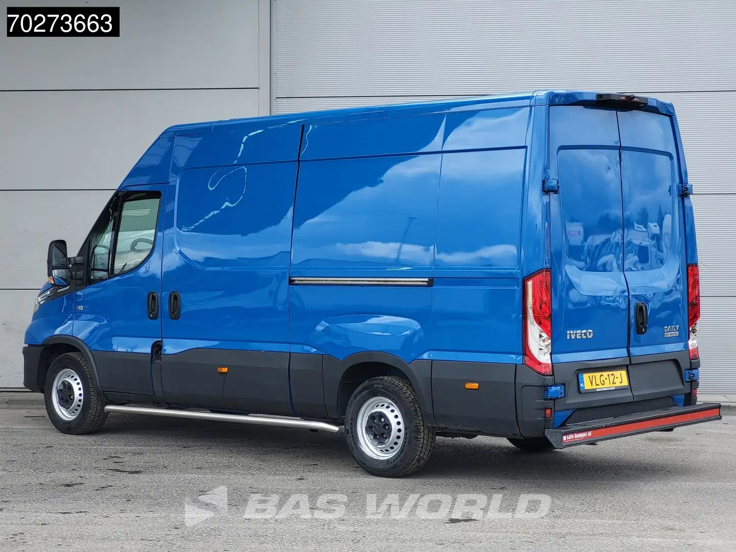 Iveco Daily 35S14 Automaat L2H2 2x schuifdeur LED Camera Airco Blauw - 2
