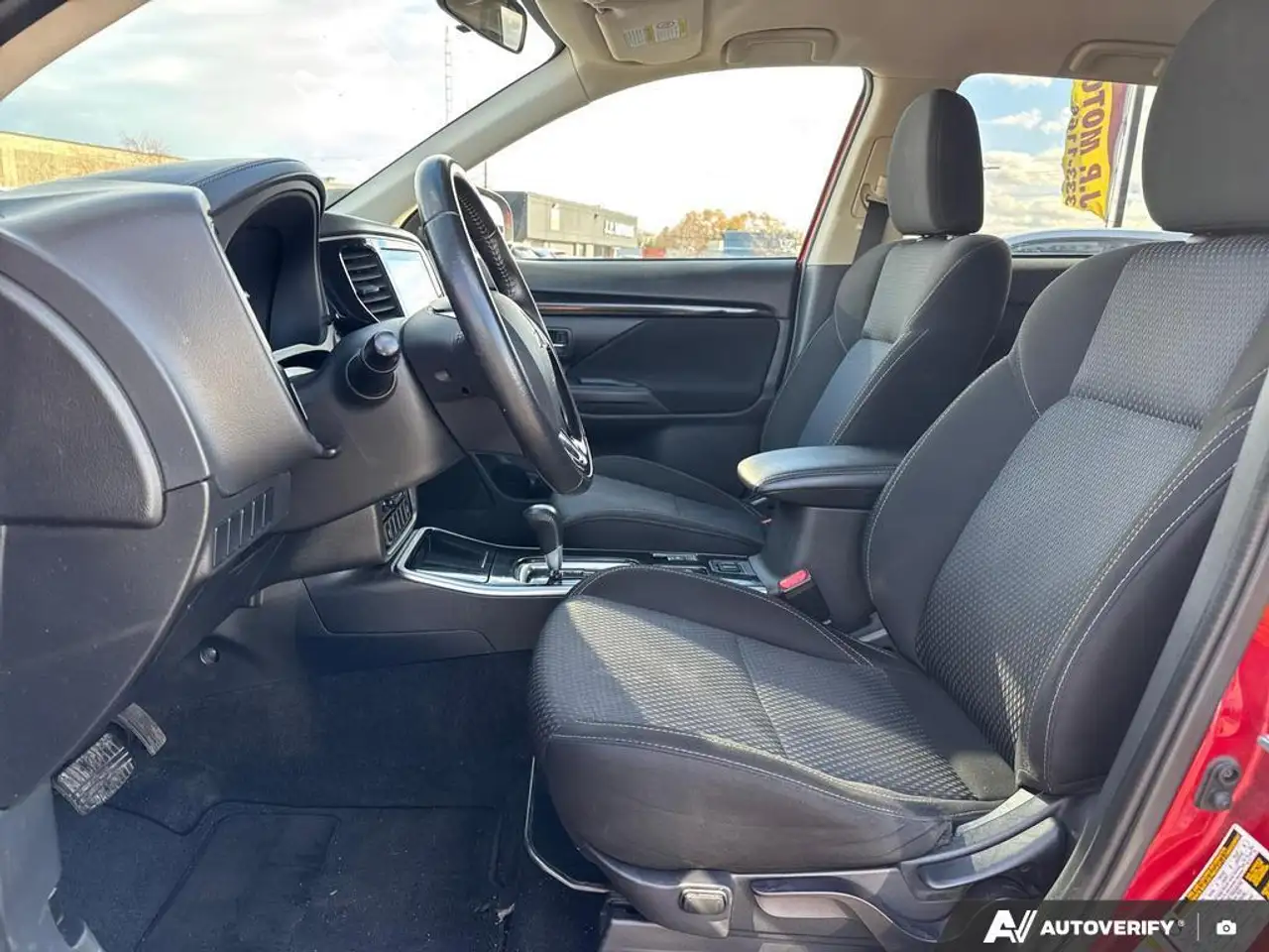Mitsubishi Outlander снимка Mitsubishi Outlander