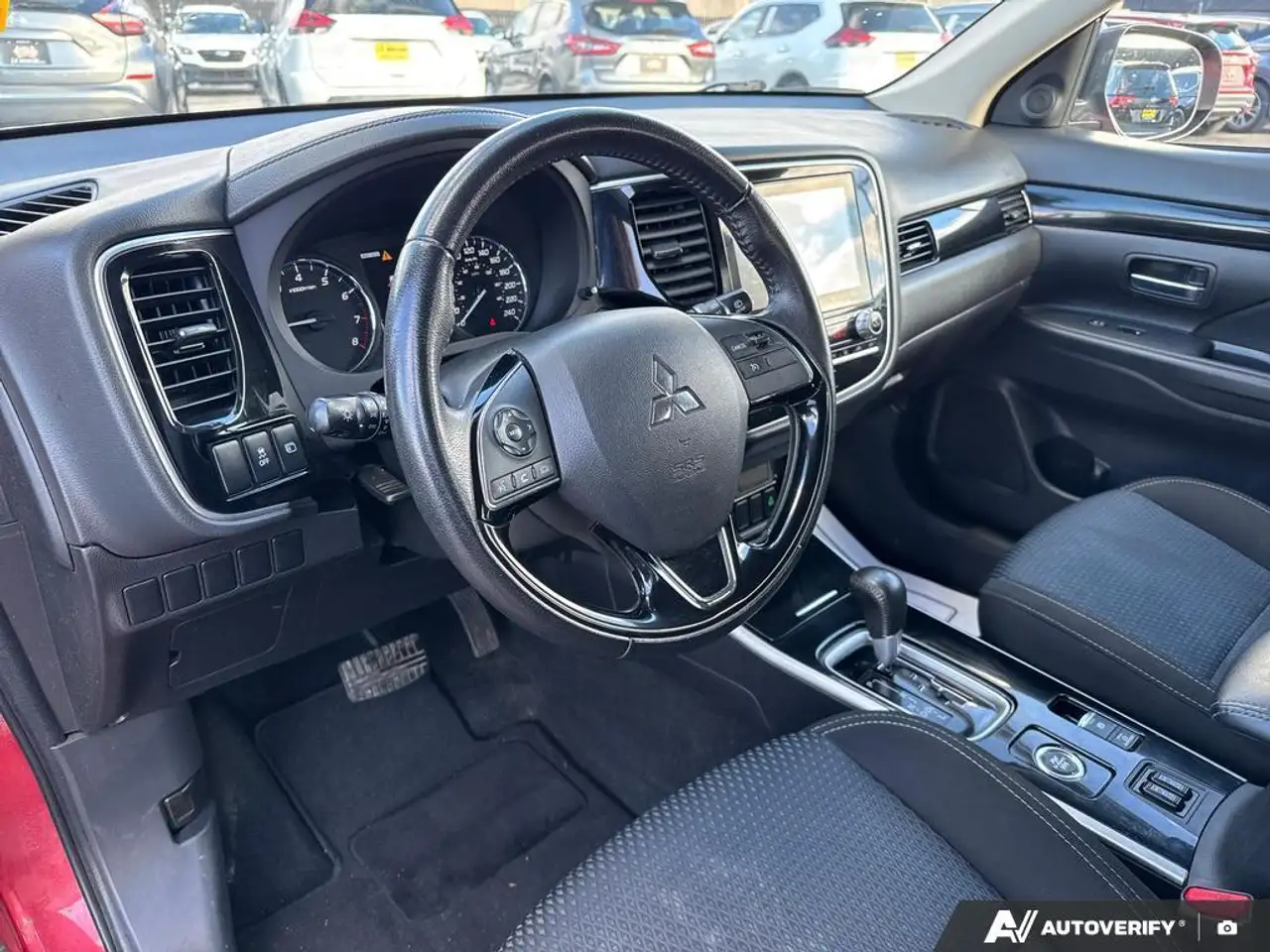 Mitsubishi Outlander снимка Mitsubishi Outlander