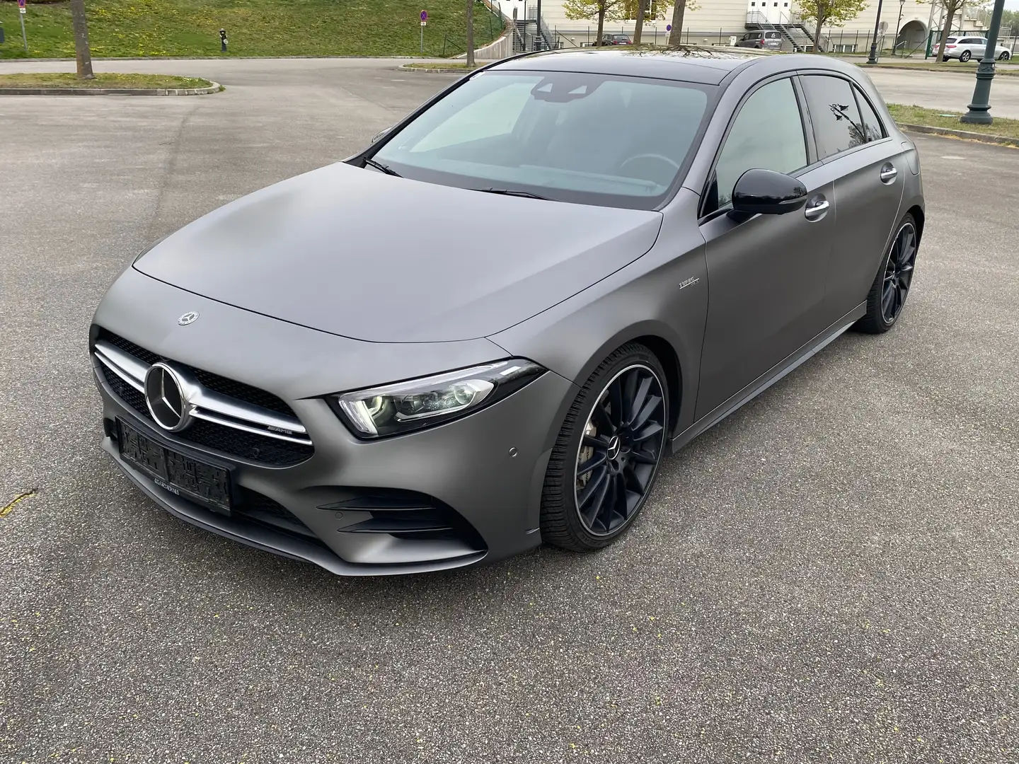 Mercedes-Benz A 35 AMG A 35 AMG 4MATIC Aut. Grau - 1