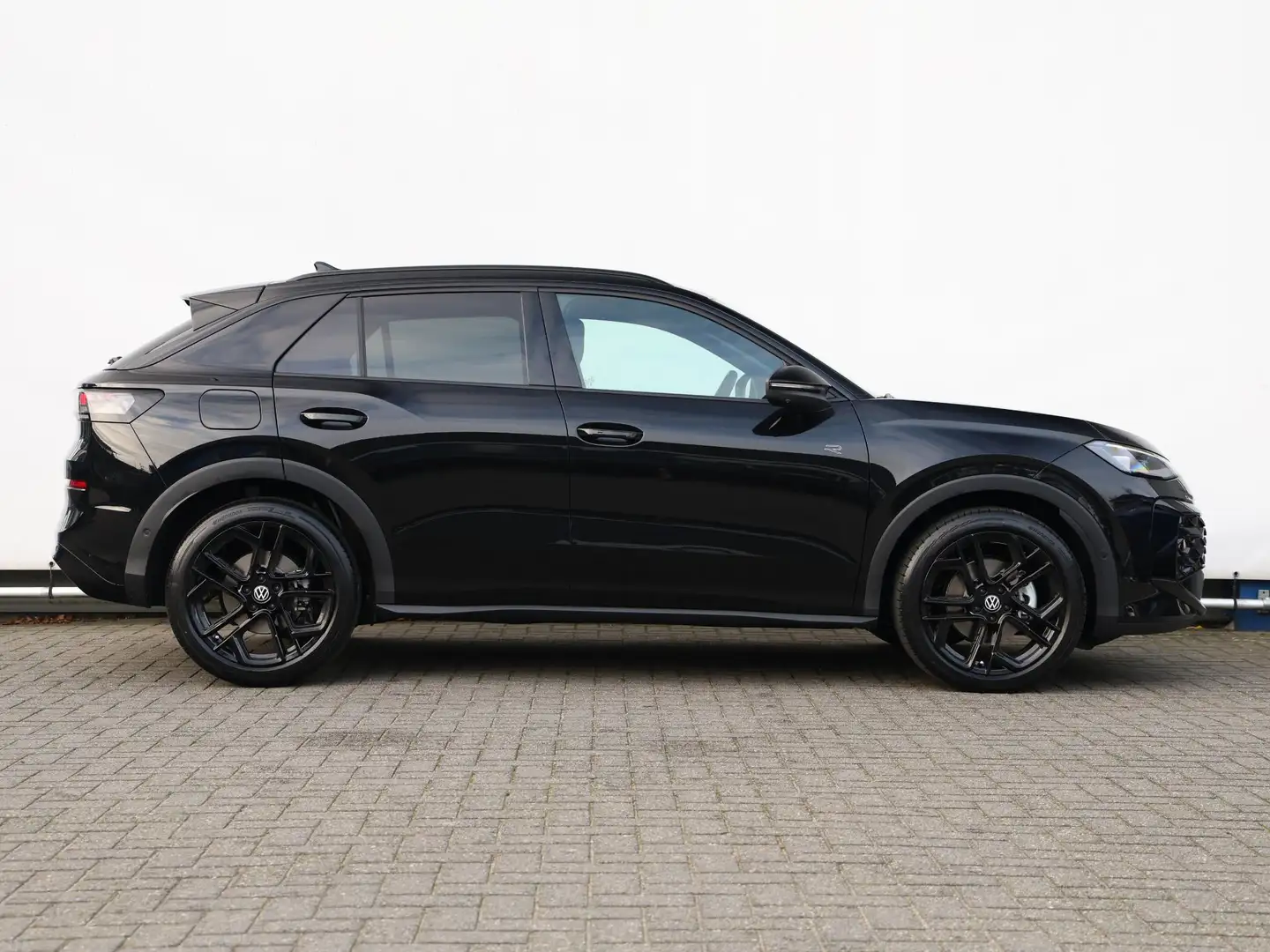 Volkswagen T-Roc 1.5 eTsi R-Line First Edition 150 pk DSG | Navigat Noir - 2