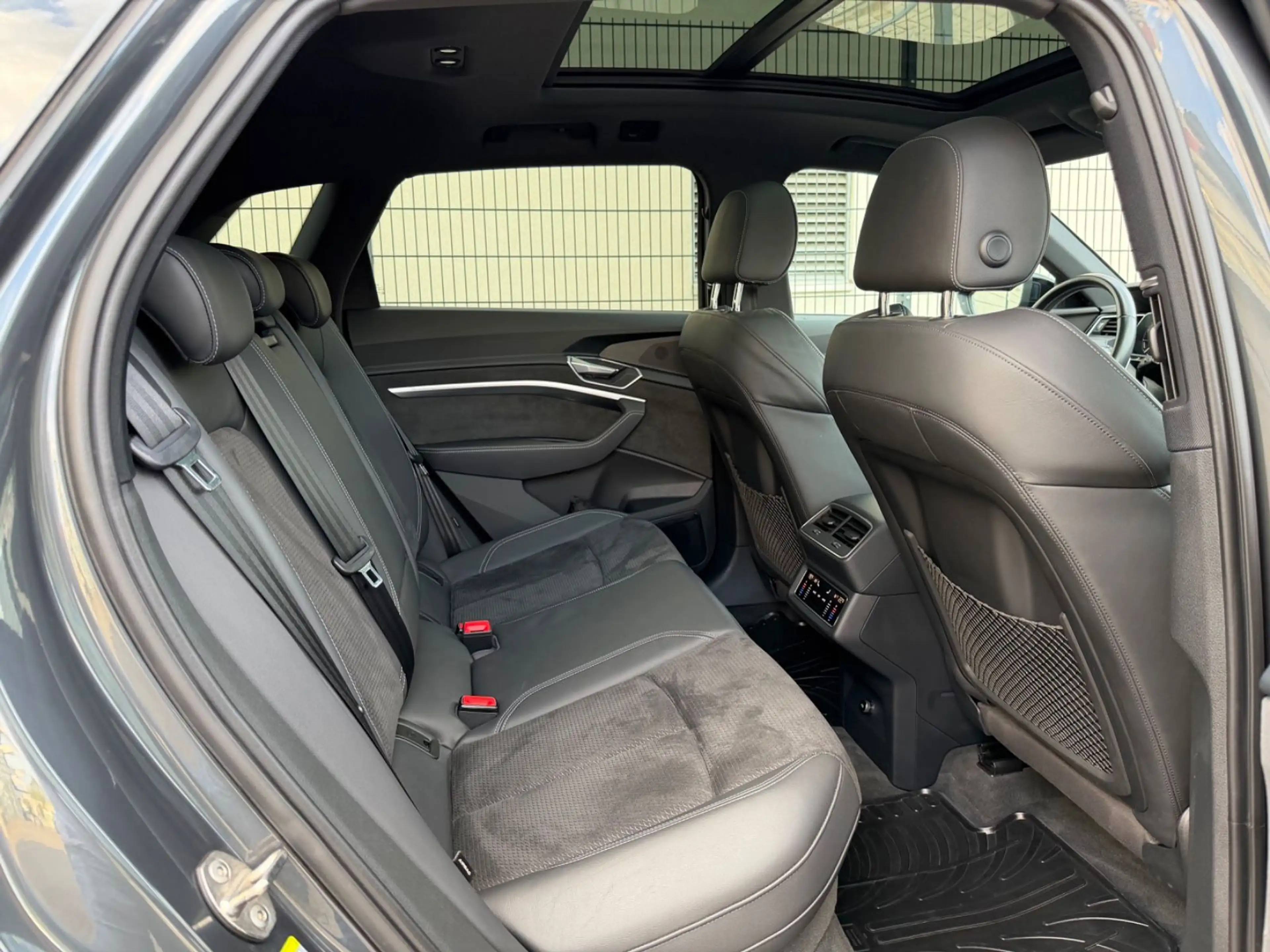 Audi e-tron 55 quattro S-LINE/MATRIX/PANO/HUD/RFK/B&O — photo 12