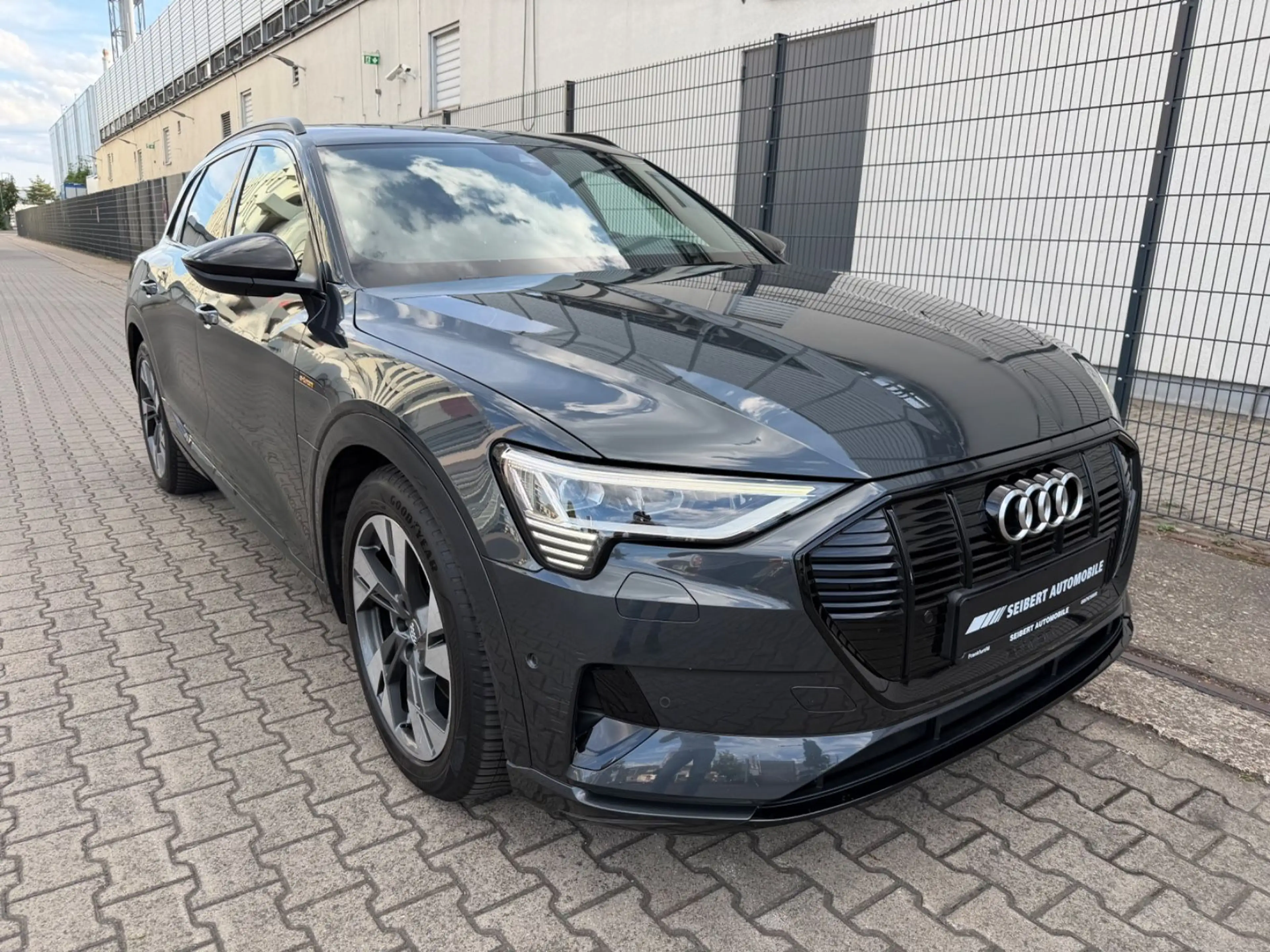 Audi e-tron 55 quattro S-LINE/MATRIX/PANO/HUD/RFK/B&O