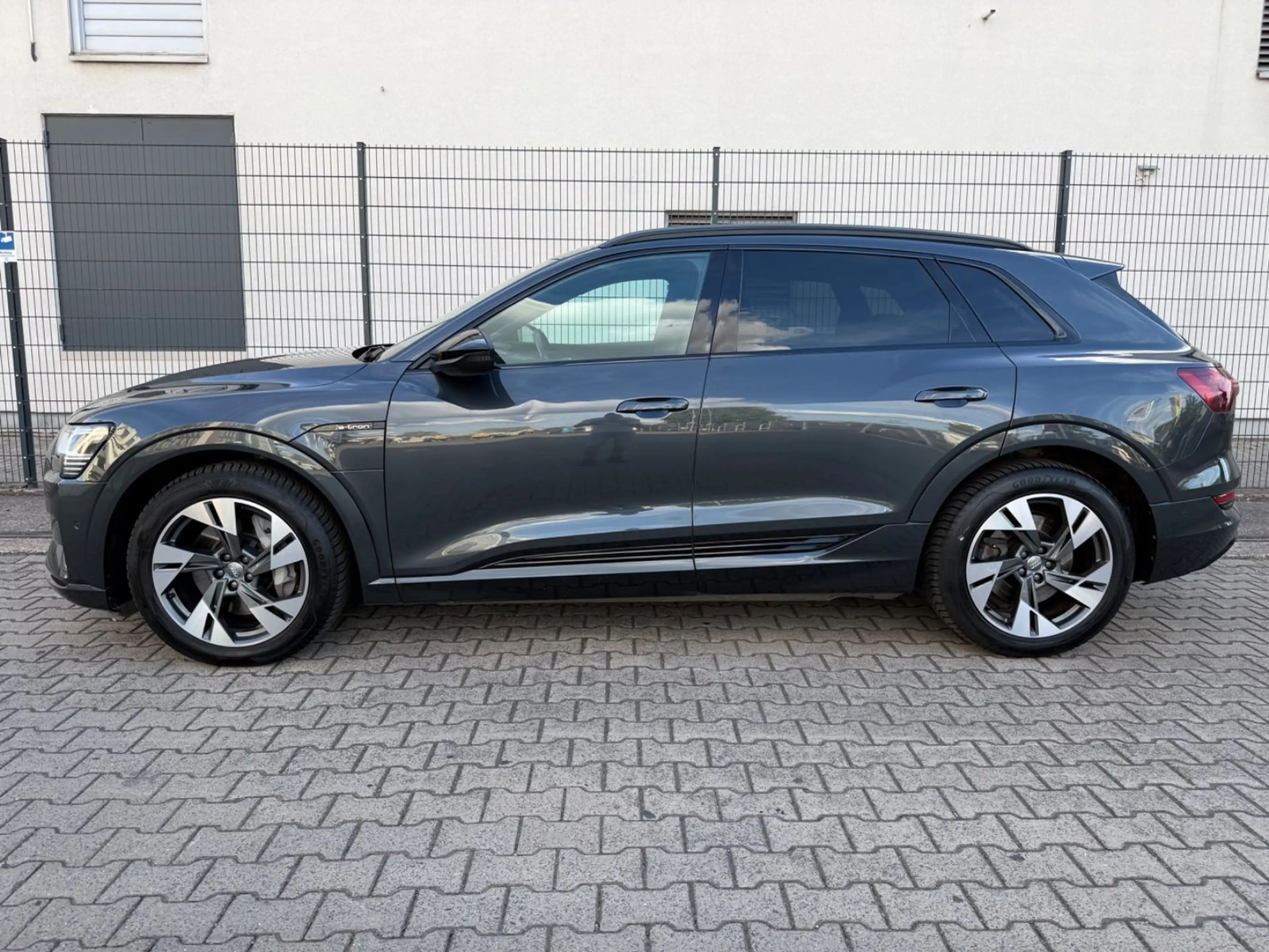 Audi e-tron 55 quattro S-LINE/MATRIX/PANO/HUD/RFK/B&O — photo 8