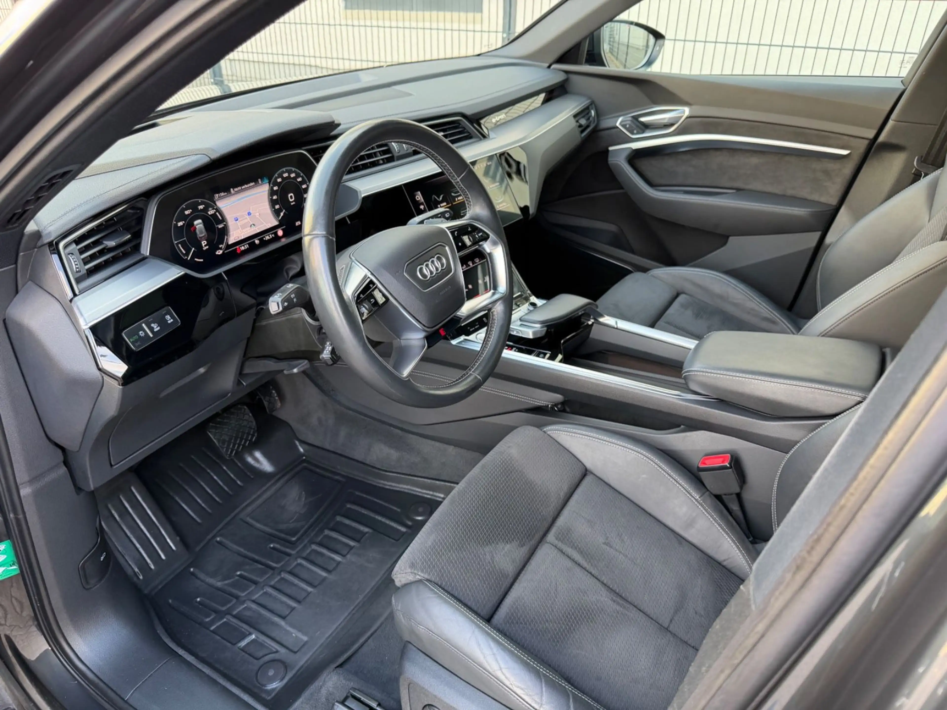 Audi e-tron 55 quattro S-LINE/MATRIX/PANO/HUD/RFK/B&O — photo 5