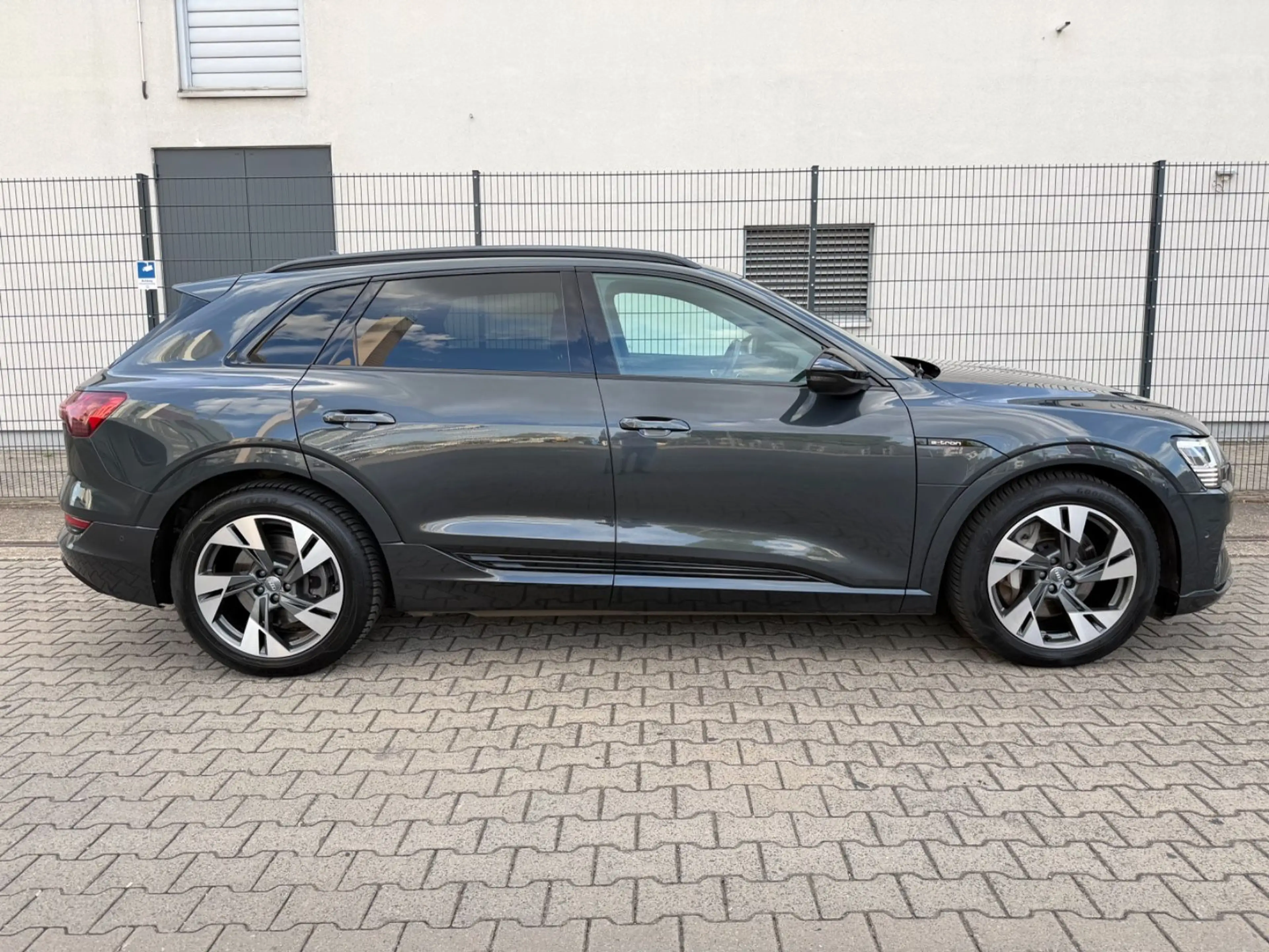 Audi e-tron 55 quattro S-LINE/MATRIX/PANO/HUD/RFK/B&O — photo 2