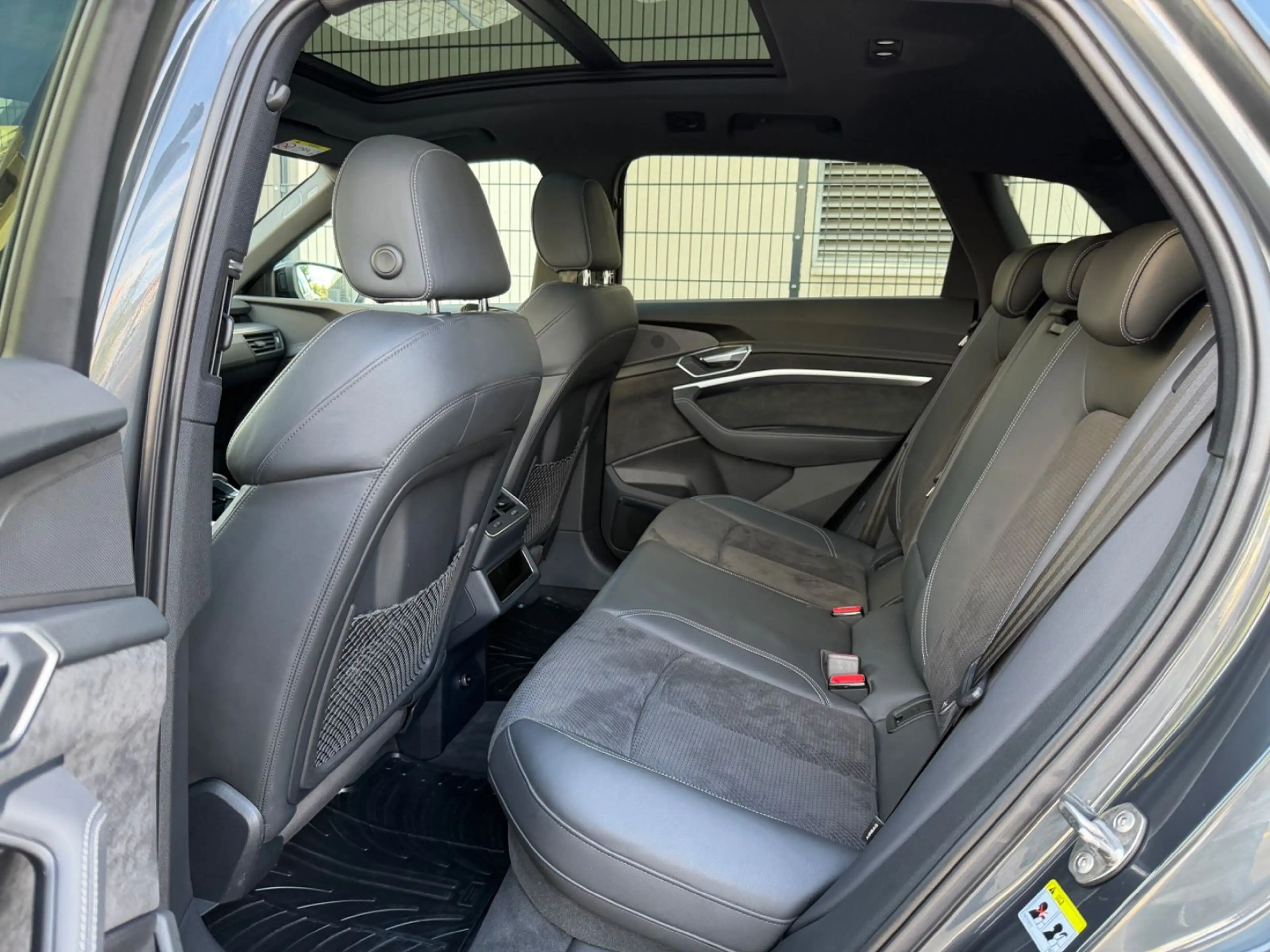 Audi e-tron 55 quattro S-LINE/MATRIX/PANO/HUD/RFK/B&O — photo 13