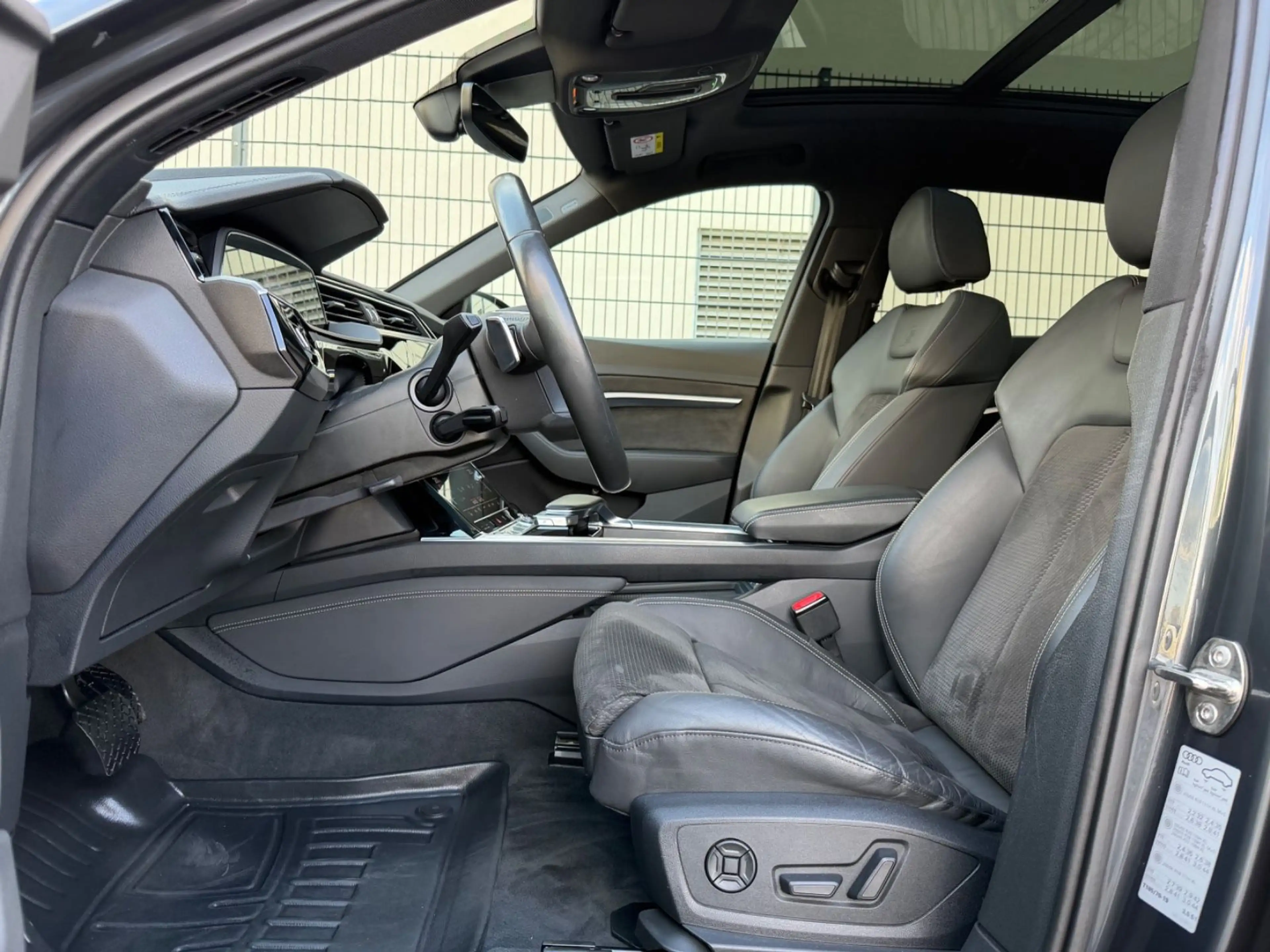 Audi e-tron 55 quattro S-LINE/MATRIX/PANO/HUD/RFK/B&O — photo 4