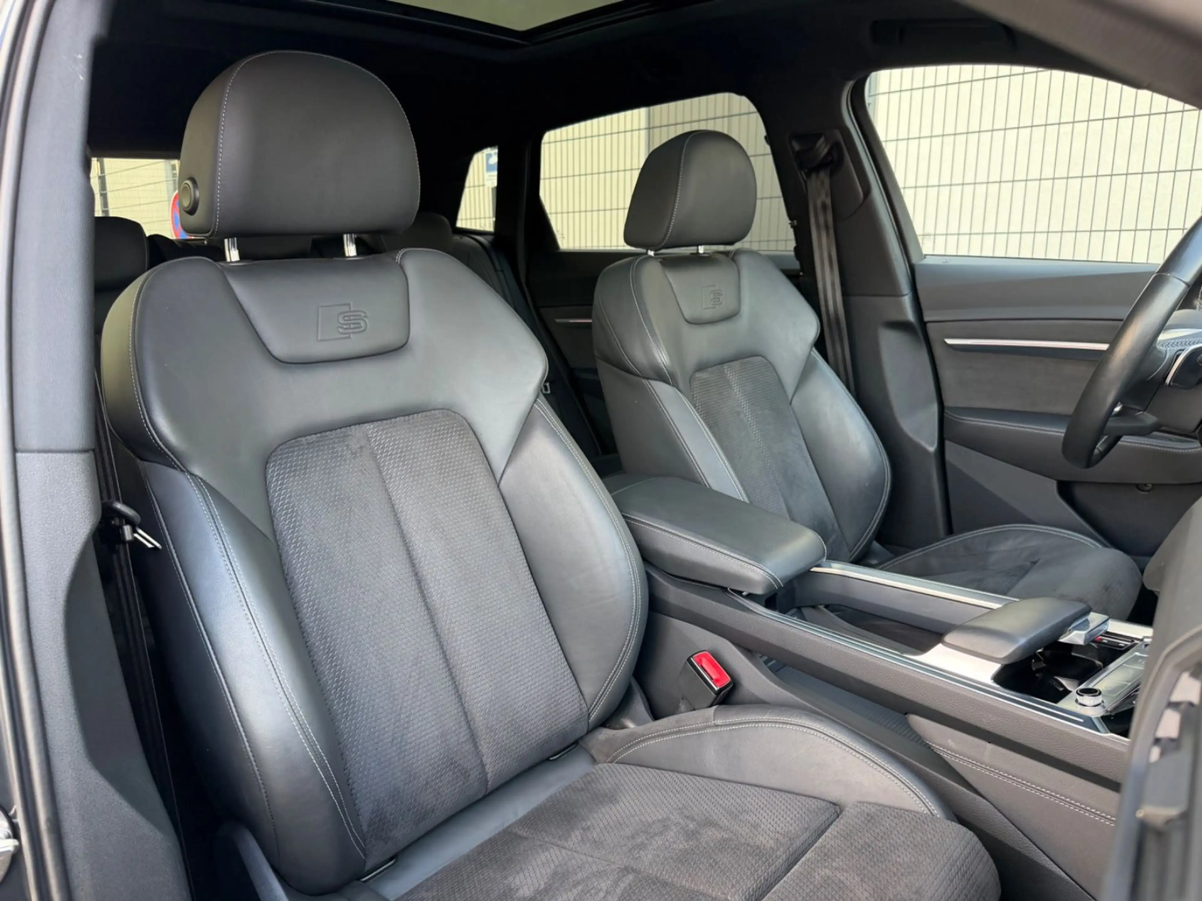 Audi e-tron 55 quattro S-LINE/MATRIX/PANO/HUD/RFK/B&O — photo 10