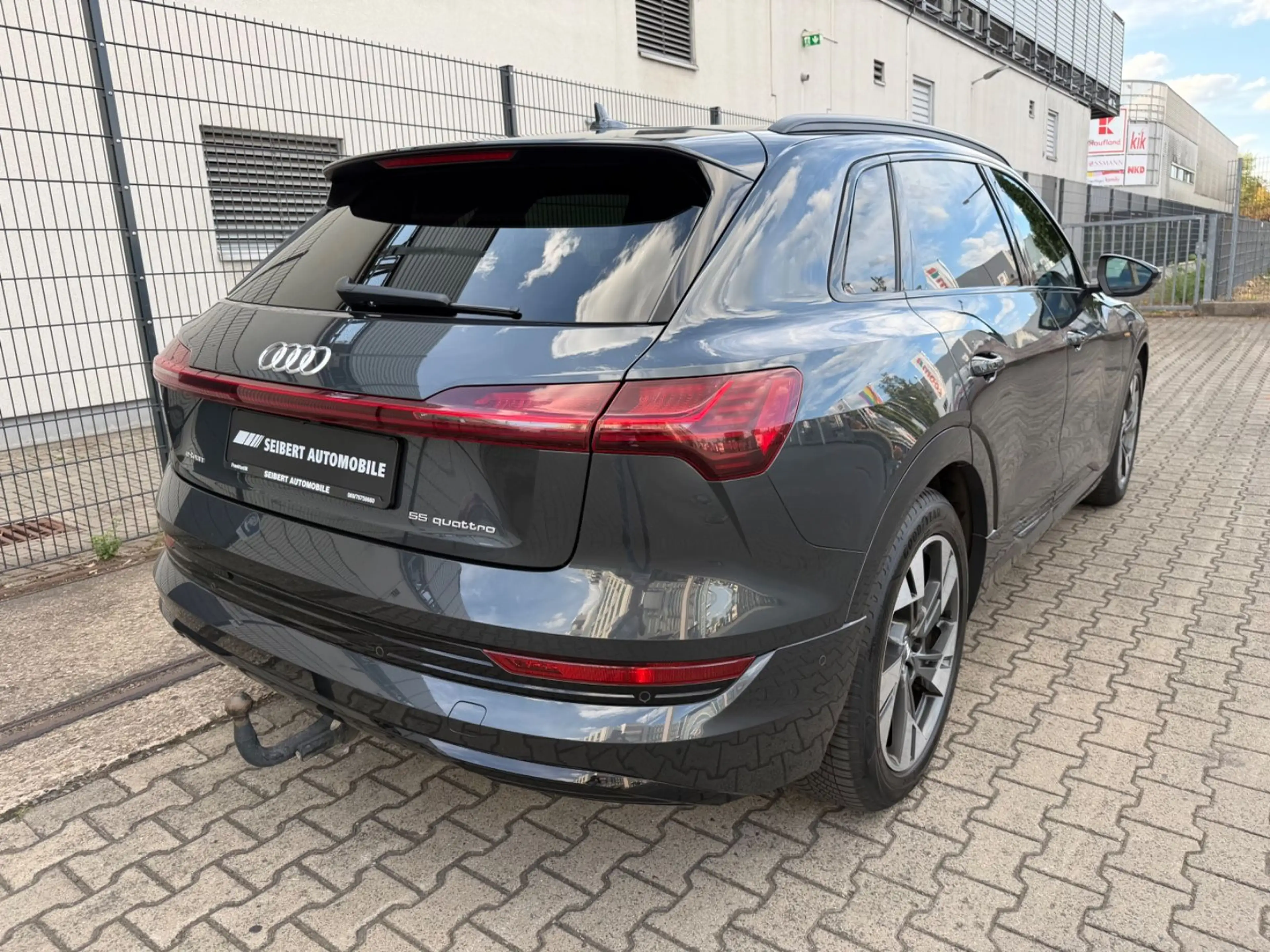 Audi e-tron 55 quattro S-LINE/MATRIX/PANO/HUD/RFK/B&O — photo 3