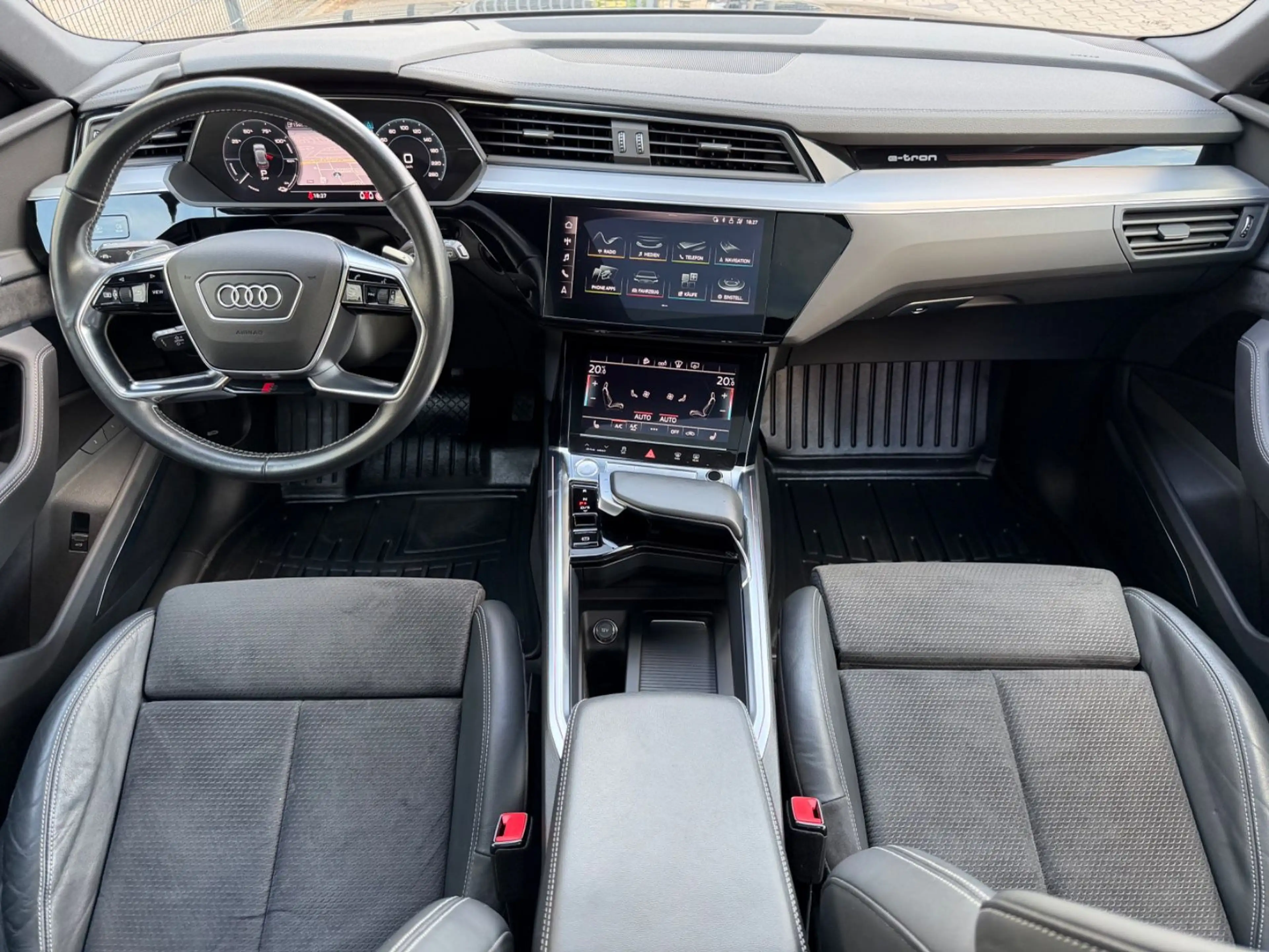 Audi e-tron 55 quattro S-LINE/MATRIX/PANO/HUD/RFK/B&O — photo 6