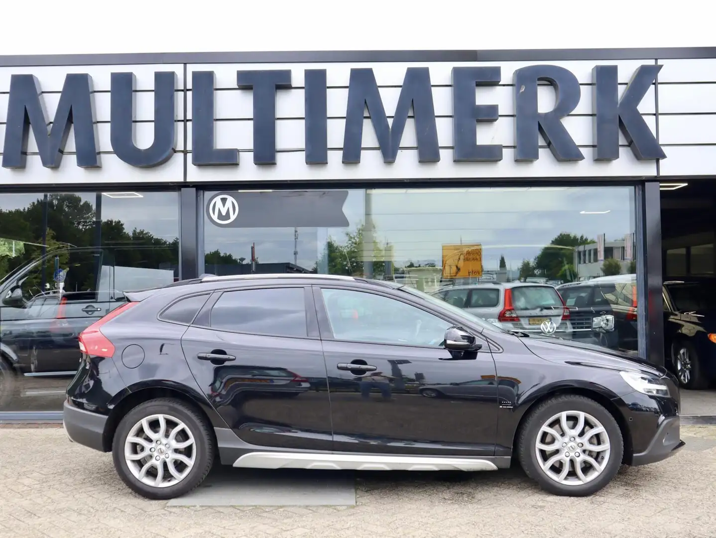 Volvo V40 Cross Country 1.5 T3 Polar+ Luxury, veel extra's Noir - 2