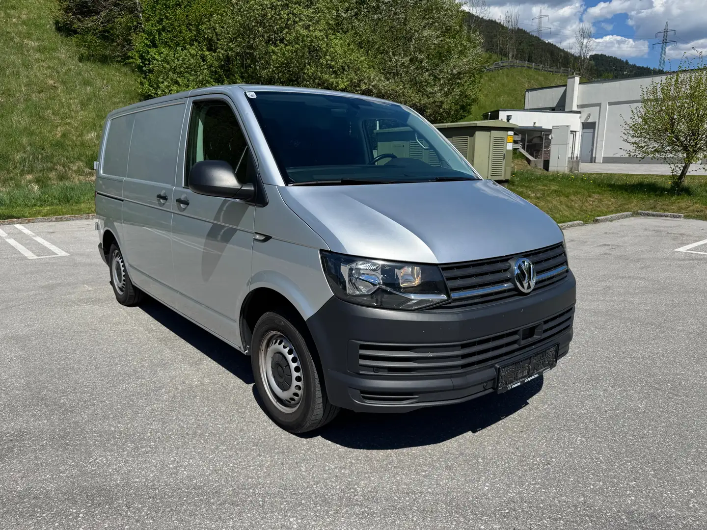 Volkswagen T6 Kombi KR MD 2,0 TDI BMT DSG Silber - 1