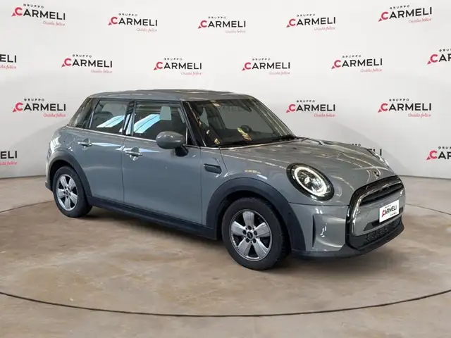 Mini Hatch view 5