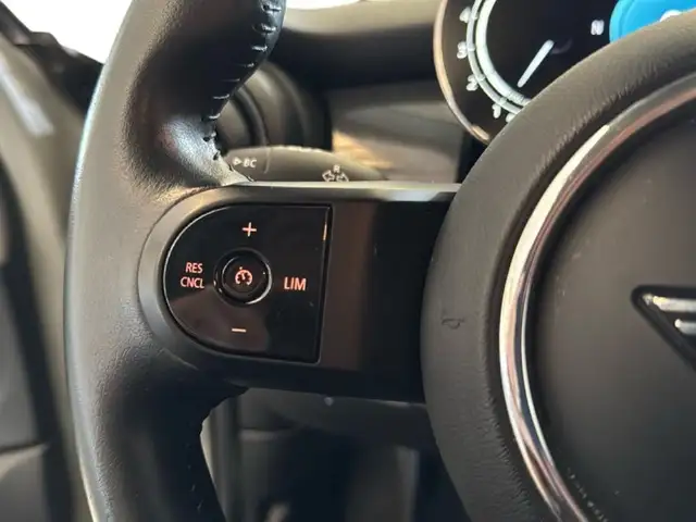 Mini Hatch view 7