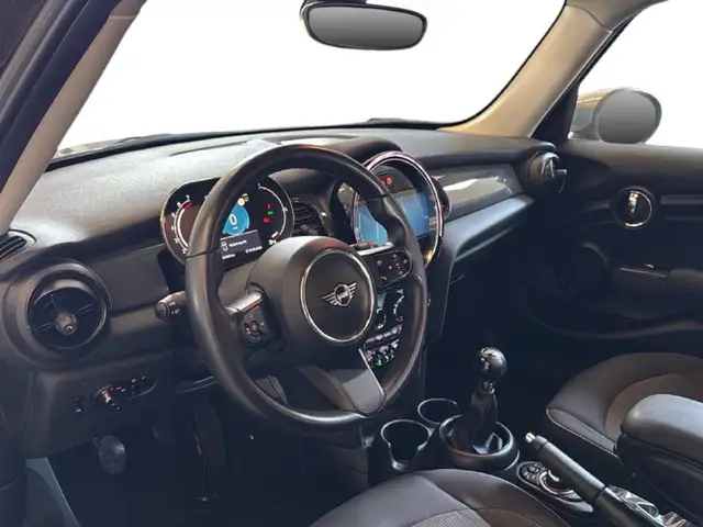 Mini Hatch view 6