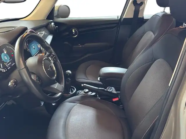 Mini Hatch view 13