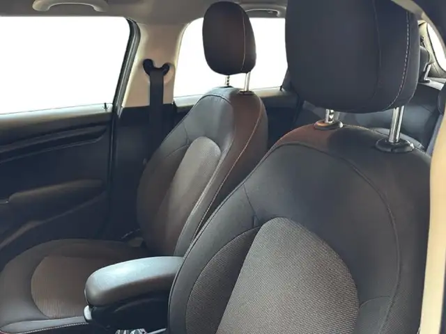 Mini Hatch view 14