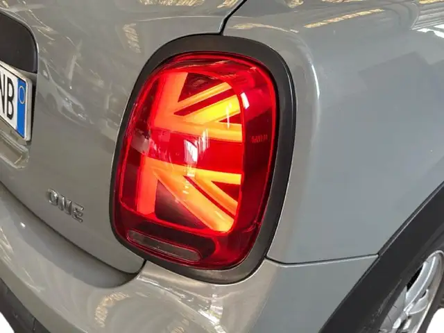 Mini Hatch view 16