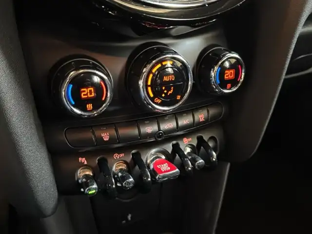 Mini Hatch view 12