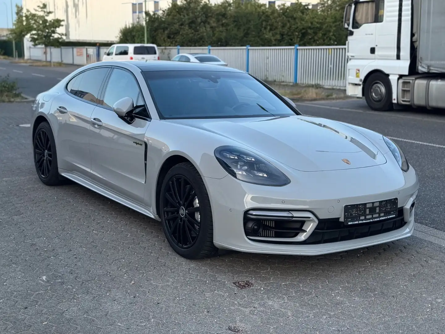 Porsche Panamera 4 E-Hyb/Pano/Matrix-LED/360°/Navi/BOSE Grau - 2
