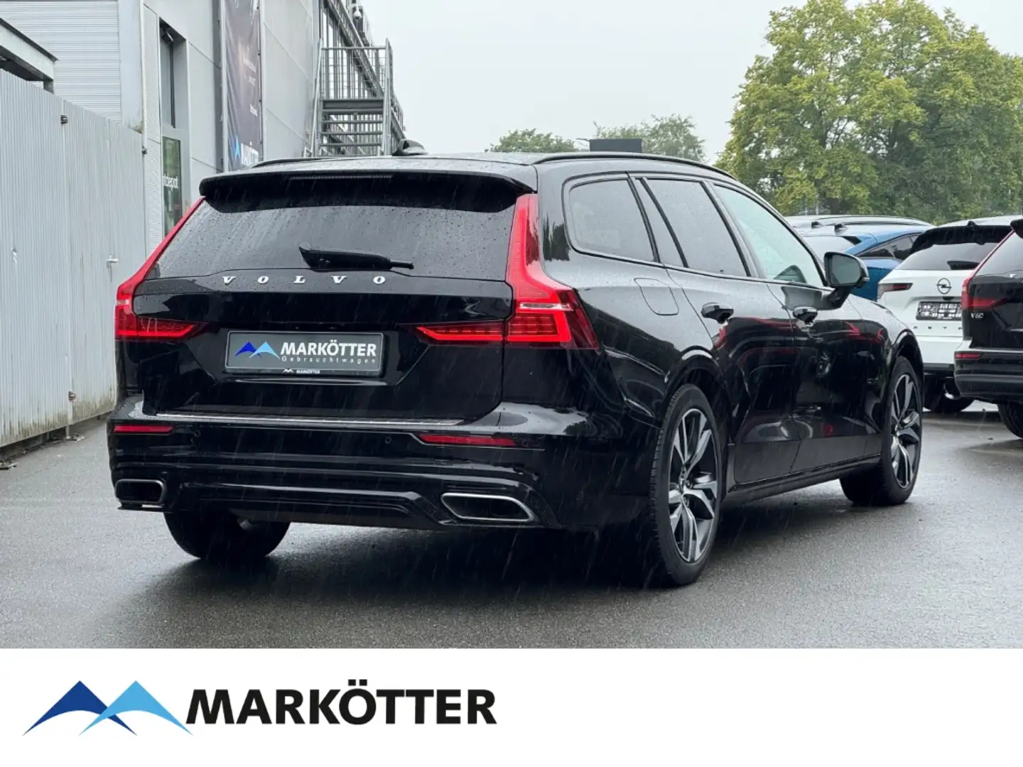 Volvo V60 T6 AWD Plus Dark Recharge AHK/ACC/PANO/360° Schwarz - 2