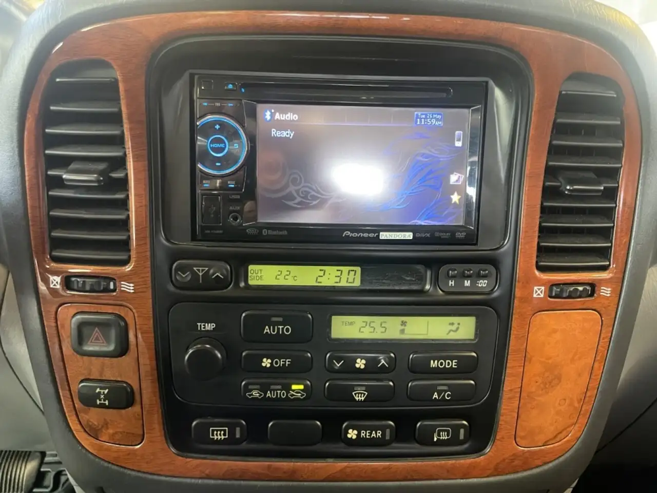 Lexus LX снимка Lexus LX