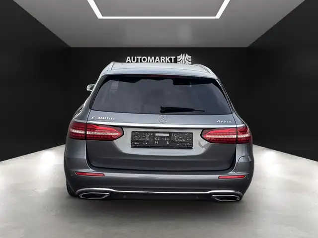 Mercedes-Benz E-Class view 10