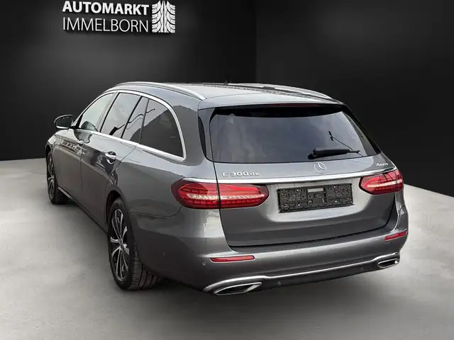 Mercedes-Benz E-Class view 5