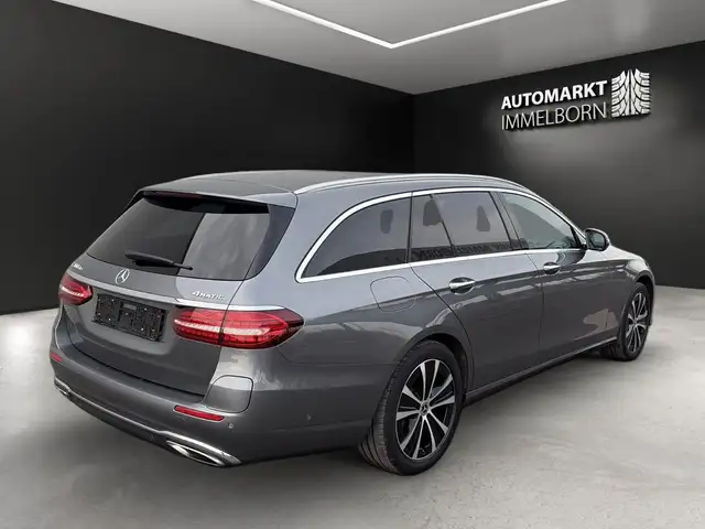 Mercedes-Benz E-Class view 8