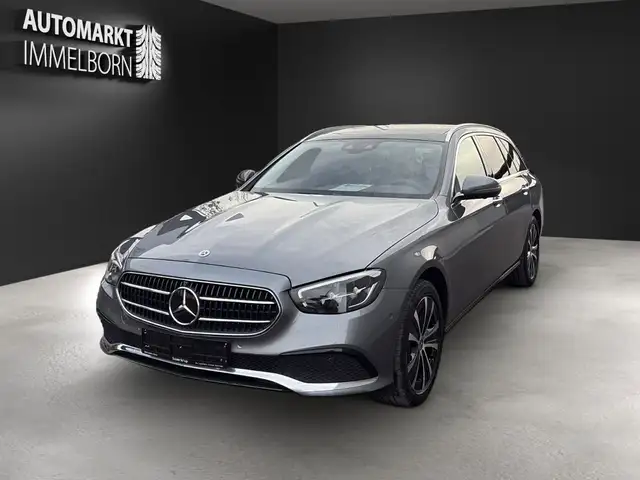 Mercedes-Benz E-Class view 3