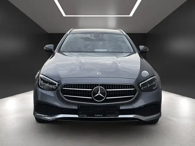 Mercedes-Benz E-Class view 9