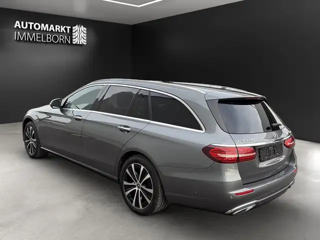 Mercedes-Benz E-Class view 6