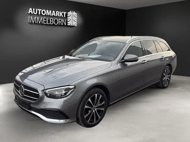 Mercedes-Benz E-Class view 4