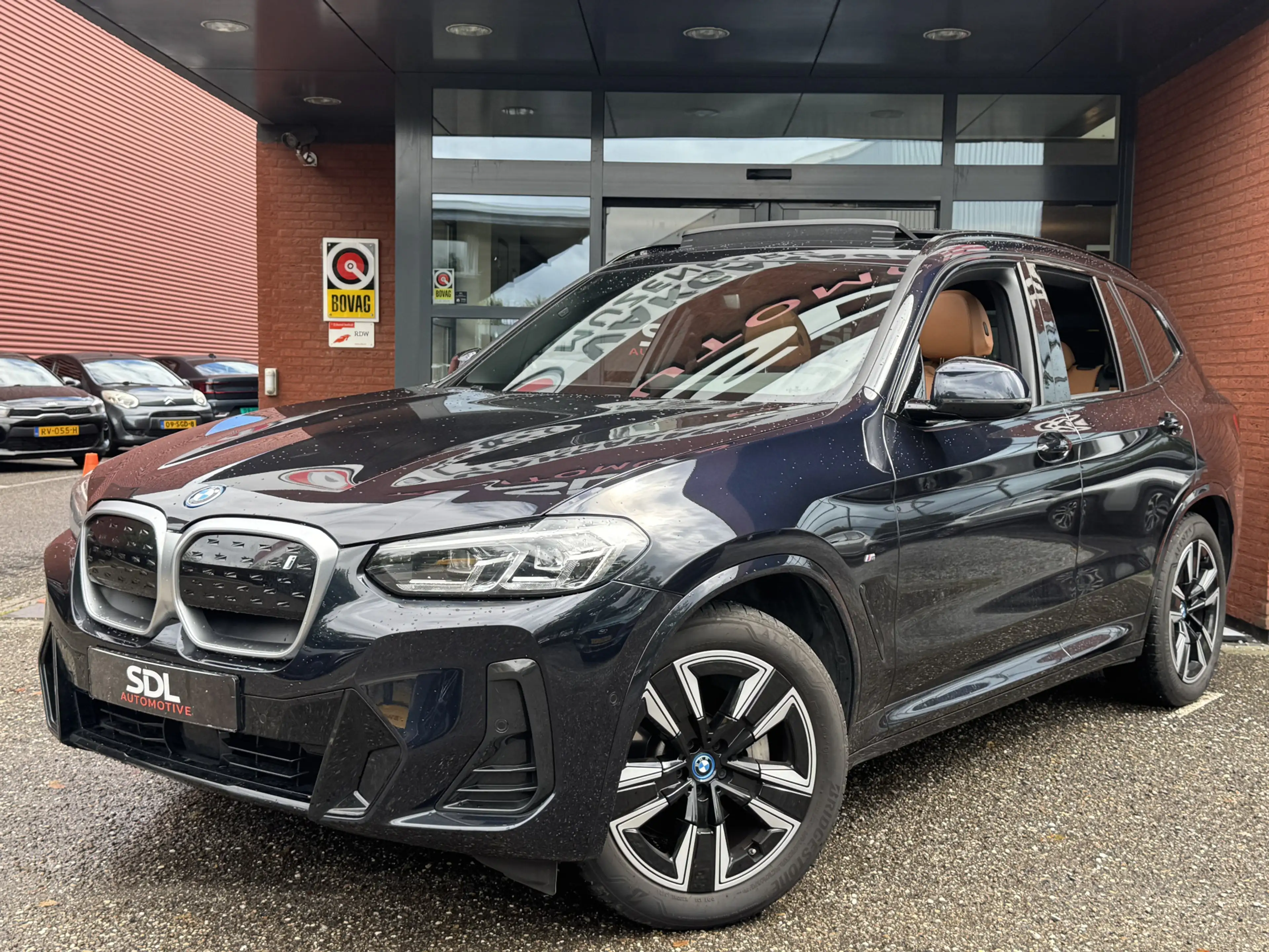 BMW iX3 High Executive 80 kWh // SOH 100% // SCHUIF-KANTEL — photo 2