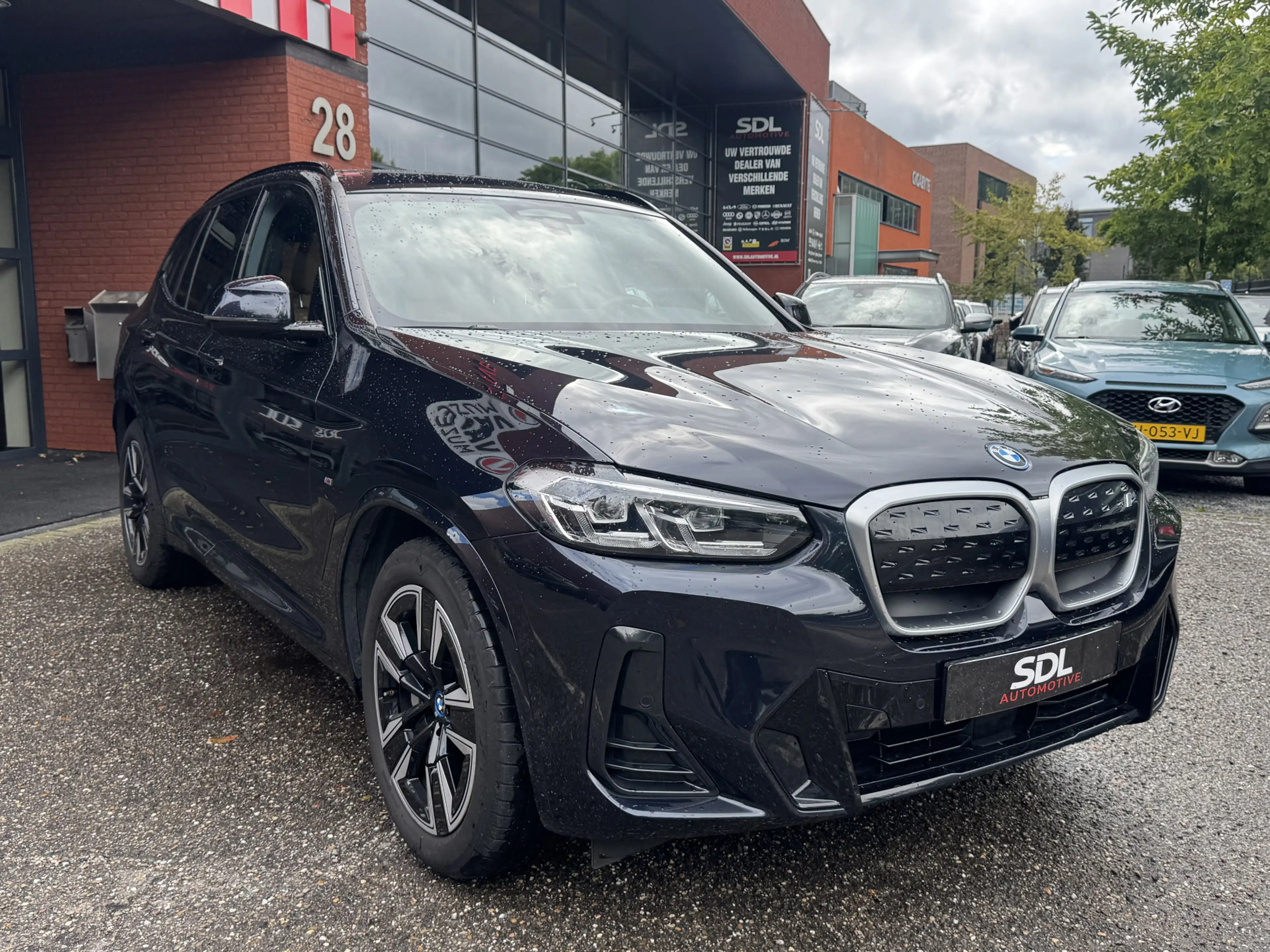 BMW iX3 High Executive 80 kWh // SOH 100% // SCHUIF-KANTEL — photo 3
