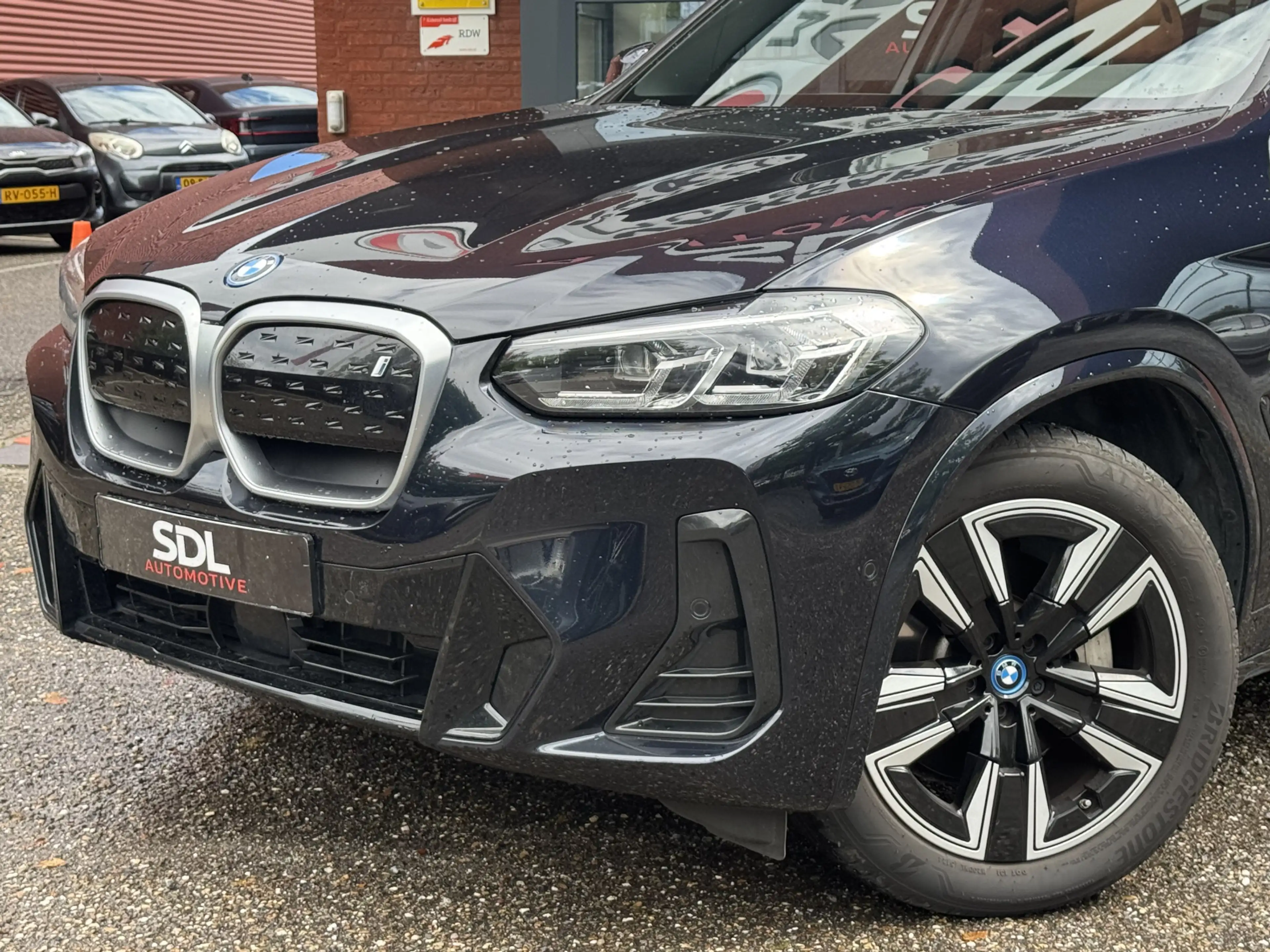 BMW iX3 High Executive 80 kWh // SOH 100% // SCHUIF-KANTEL — photo 7