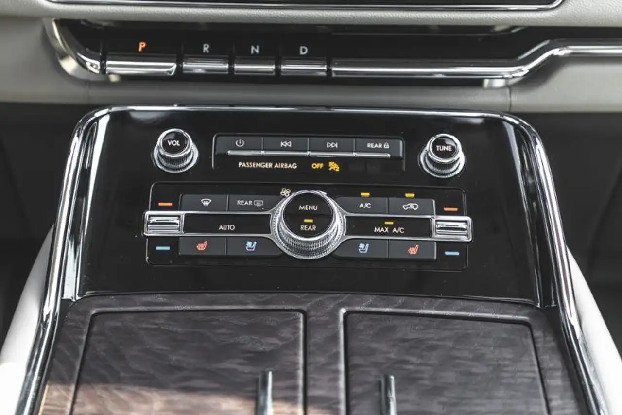 Lincoln Navigator photo Lincoln Navigator