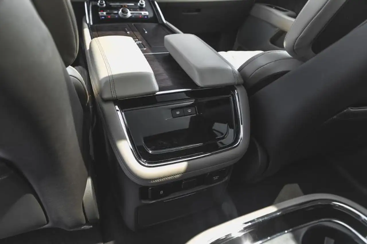 Lincoln Navigator photo Lincoln Navigator
